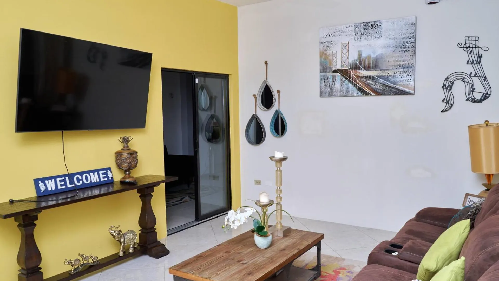 Bondi'S Getaway Hotel Portmore